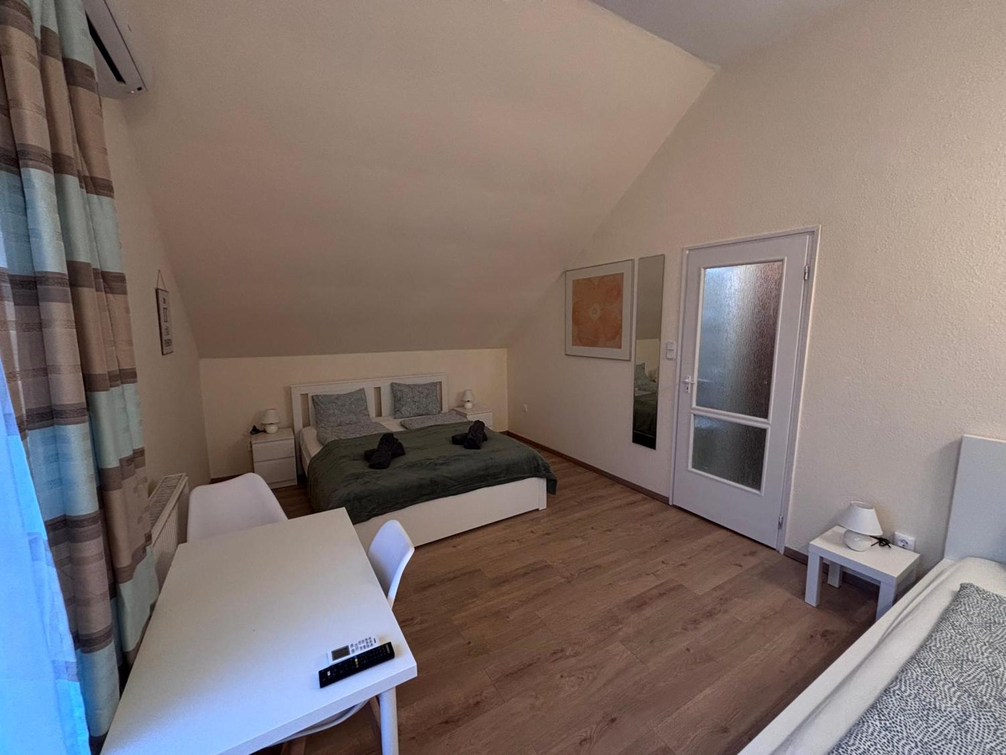 Airportmax Panzio Bed & Breakfast Vecsés Exterior foto