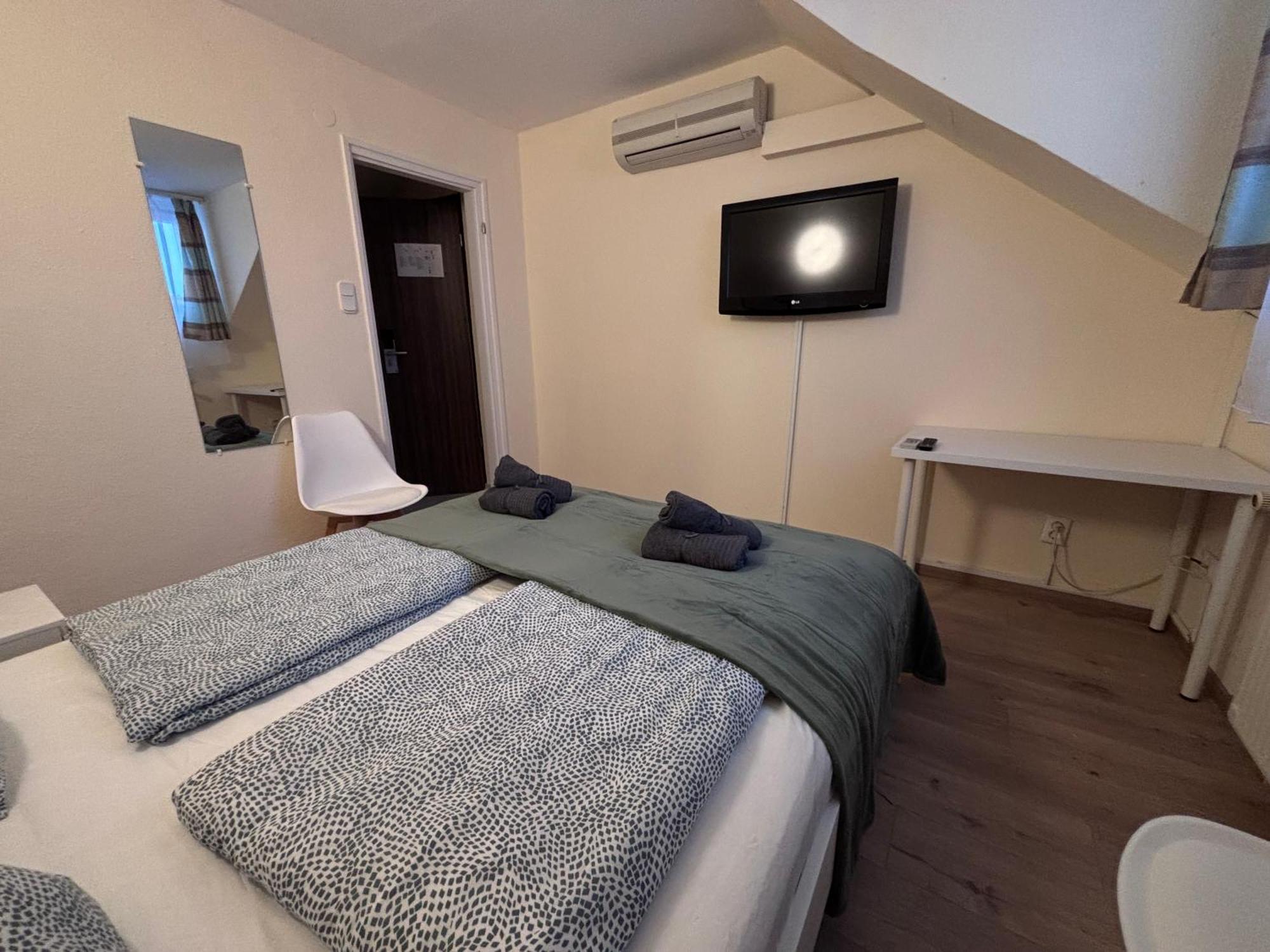 Airportmax Panzio Bed & Breakfast Vecsés Exterior foto