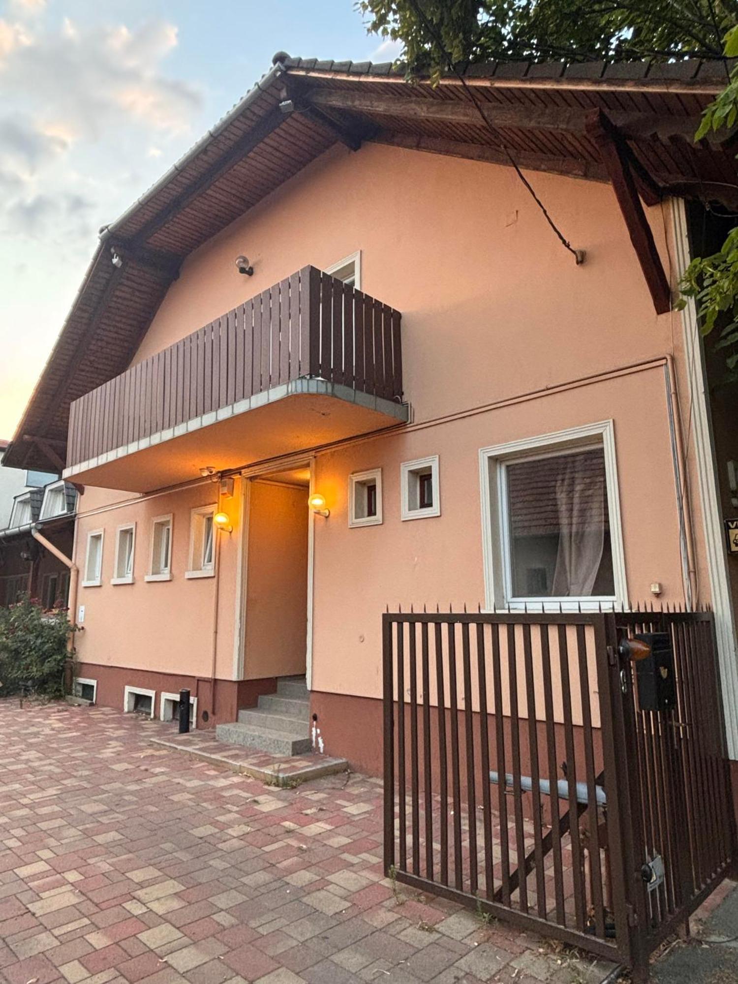 Airportmax Panzio Bed & Breakfast Vecsés Exterior foto