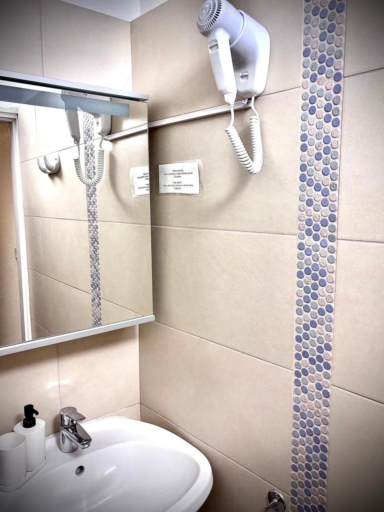 Airportmax Panzio Bed & Breakfast Vecsés Exterior foto
