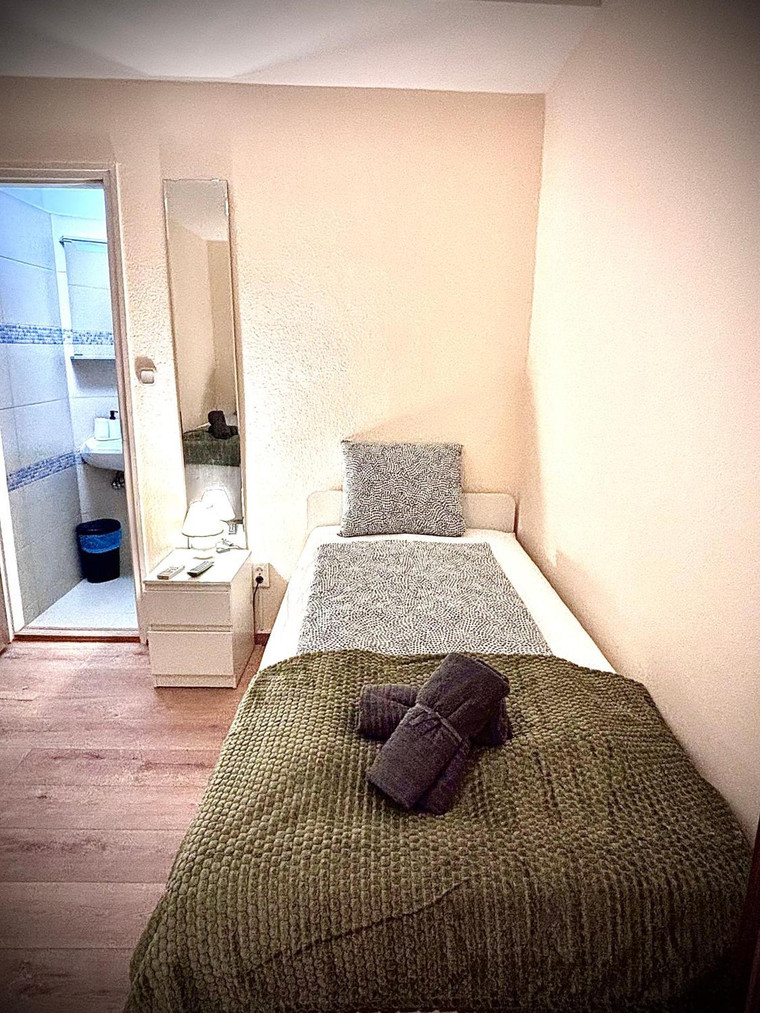 Airportmax Panzio Bed & Breakfast Vecsés Exterior foto
