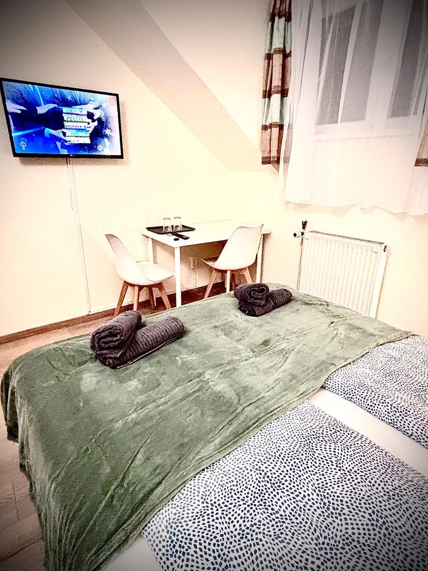 Airportmax Panzio Bed & Breakfast Vecsés Exterior foto